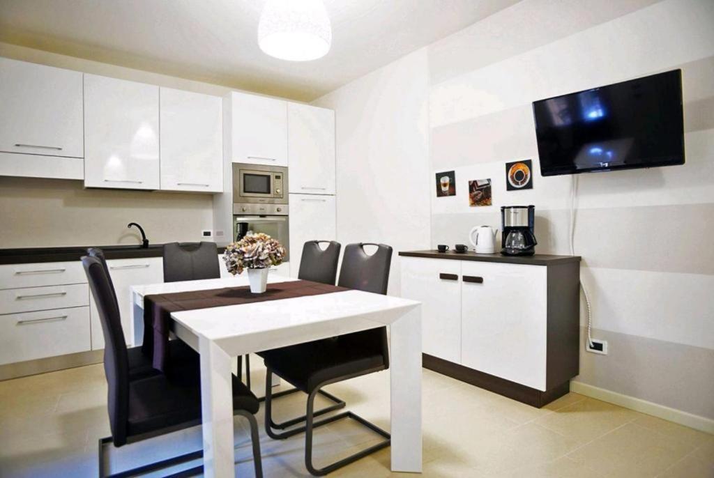 Ventuno - Modern Apartment - Country & Lake Lovere Kültér fotó